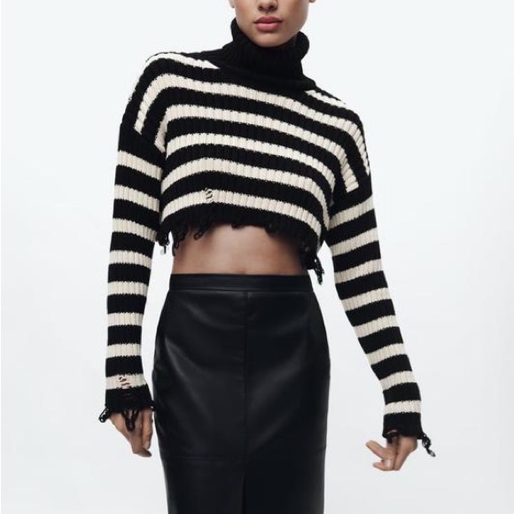 Zara Sweaters - NWT Zara Striped cropped sweater